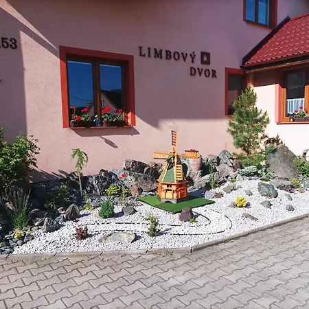 招待所 Pezion Limbovy Dvor 2*