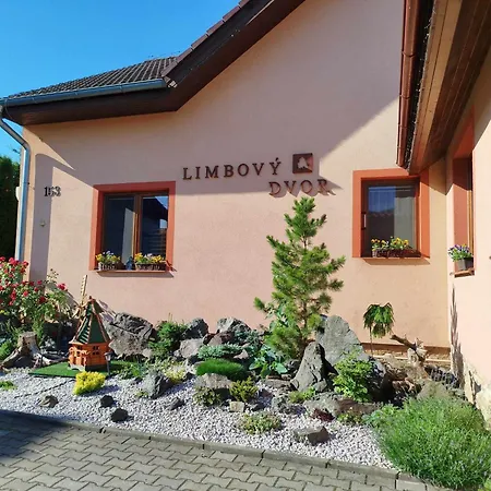 Penzión pre hostí Pezion Limbovy Dvor 2*