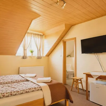 Pezion Limbovy Dvor ゲストハウス 2*
