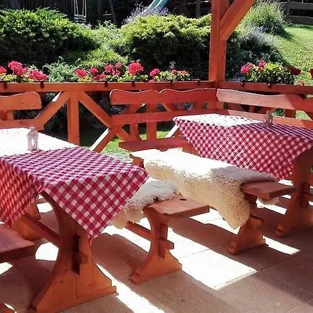 Penzión pre hostí Pezion Limbovy Dvor 2*