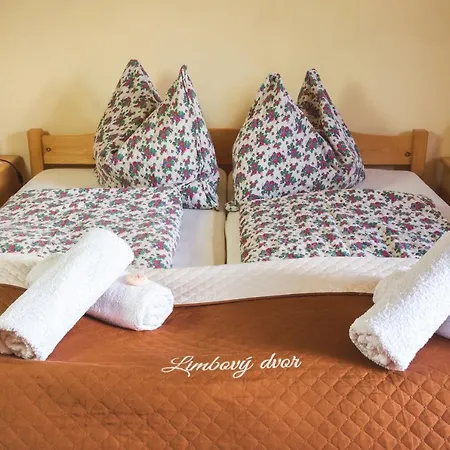 Pezion Limbovy Dvor Penzión pre hostí Vrbov