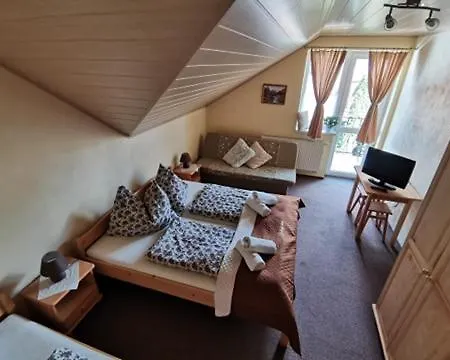 Pezion Limbovy Dvor Penzión pre hostí 2*